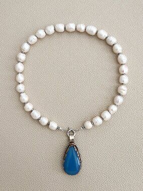 WHITE EDISON PEARL NECKLACE W/ BLUE CHALCEDONY PENDANT--16"